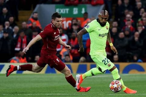 Futbol, Liverpool vs Barcelona El jugador del Barcelona Arturo Vidal controla por el bal—n en el estadio Anfield Road de Barcelona, Espana. 7 05 2019 Joan Monfort Photosport Liverpool vs Barcelona Champions League 2018 