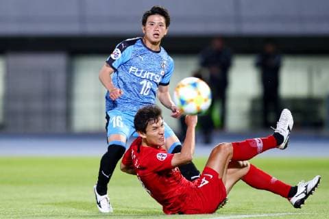 (Top-Bottom) Tatsuya Hasegawa (Frontale), Wang Shenchao (Shanghai SIPG), MAY 7, 2019 - Football Soccer : AFC Champions League 2019 Group Stage H match between Kawasaki Frontale 2-2 Shanghai SIPG FC at Kawasaki Todoroki Stadium, Kanagawa, Japan. Noxthirdxpartyxsales  (102703070)