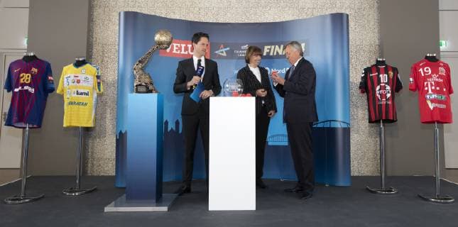 EHF Final 4 Handball Flora Cologne Germany Date 07 05 2019 From left Thomas Schöneich Lord Mayor Henriette Reker Michael Wiederer