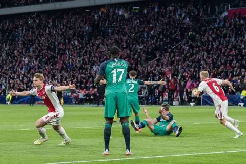 (L-R) Matthijs de Ligt of Ajax, Moussa Sissoko of Tottenham Hotspur, Kieran Trippier of Tottenham Hotspur, Jan Vertonghen of Tottenham Hotspur, Donny van de Beek of Ajax during the UEFA Champions League semi final match Ajax Amsterdam and Tottenham Hotspur FC at the Johan Cruijff Arena on May 08, 2019 in Amsterdam, The Netherlands UEFA Champions League 2018 2019 xVIxVIxImagesx xGerritxvanxKeulenxIVx 14402611