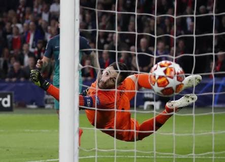 Sport Bilder des Tages Hugo Lloris of Tottenham can only look on as Hakim Ziyech of Ajax score their second goal of the match during the UEFA Champions League match at the Johan Cruyff Arena, Amsterdam. Picture date: 8th May 2019. Picture credit should read: David Klein Sportimage EDITORIAL USE ONLY. No use with unauthorised audio, video, data, fixture lists, club league logos or live services. Online in-match use limited to 120 images, no video emulation. No use in betting, games or single club league player publications. SPI-0075-0052