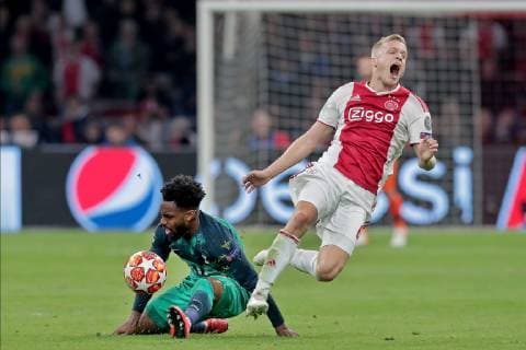 AMSTERDAM, 08-05-2019 Stadium Johan CruyffArena, Season 2018 2019 Champions League semi final second leg. Tottenham Hotspur player Danny Rose (L) and Ajax player Donny van de Beek (R) during the game Ajax - Tottenham Hotspur . Ajax - Tottenham Hotspur  x3350528x Copyright: