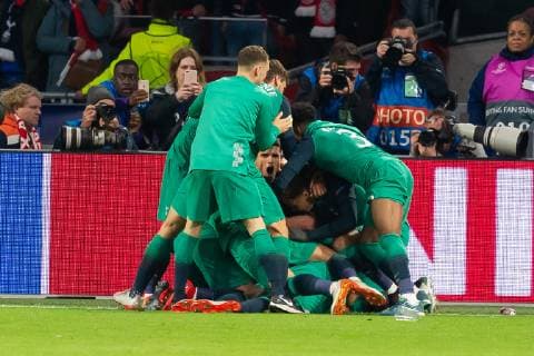 Amsterdam Netherlands 08 05 2019 UEFA Champions League 2018 19 Season Semi finals 2nd leg Ajax Amsterdam Tottenham Hotspur FC Lucas Moura Tottenham Hotspur Torjubel cheers with his team after scoring 2 3 celebrates after scoring his team s second goal with team mates DeFodi001