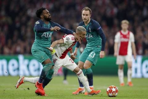 (L-R) Danny Rose of Tottenham Hotspur FC, Hakim Ziyech of Ajax, Christian Eriksen of Tottenham Hotspur FC during the UEFA Champions League semi final match Ajax Amsterdam and Tottenham Hotspur FC at the Johan Cruijff Arena on May 08, 2019 in Amsterdam, The Netherlands UEFA Champions League 2018 2019 xVIxVIxImagesx xMauricexvanxSteenxIVx 14404635