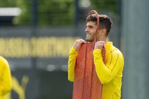 Dortmund Germany 09 05 2019 1 Bundesliga Training BV Borussia Dortmund Christian Pulisic BVB Watch looks on DeFodi001