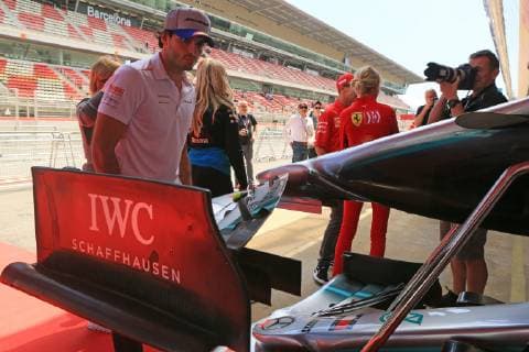 9th May 2019, Circuit de Barcelona-Catalunya, Barcelona, Spain; Formula One Grand Prix of Spain, driver arrivals and press conference PK Pressekonferenz McLaren, Carlos Sainz checks out the front wing of the Mercedes  ActionPlus12132567 Octane