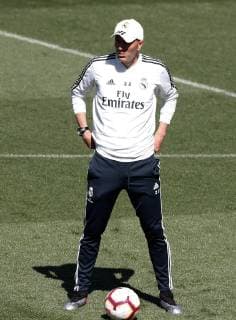 Real Madrid s French head coach, Zinedine Zidane, attends the team s training session at Valdebebas sports city in Madrid, Spain, 11 May 2019. Real Madrid faces Real Sociedad in a Primera Division Liga match 12 May 2019. Real Madrid training session !ACHTUNG: NUR REDAKTIONELLE NUTZUNG!  Copyright: xJavierxLopezx GRAF8450 20190511-636931769082648159