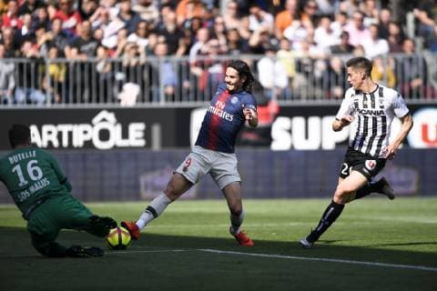 09 EDINSON CAVANI (PSG) - 26 THEO PELLENARD (SCO) FOOTBALL : Angers vs Paris SG - Ligue 1 Conforama - 11 05 2019 AnthonyBIBARD FEP Panoramic 
