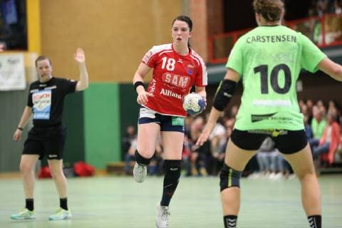Lea Neubrander No 18 SG H2Ku Herrenberg vs Merle Carstensen No 10 TSV Nord Harrislee TSV Nord Harrislee vs SG H2Ku Herrenberg Handball 2 Bundesliga Women 11 05 19 Harrislee Copyright: xEIBNER Mario_Kobergx EP_eer