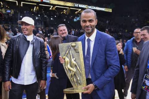 Joie Tony Parker ( President LDLC ASVEL) avec trophee Robert Busnel Victoire victorieux BASKET : Finale Pros Masculins - Le Mans vs ASVEL - 11 05 2019 GwendolineLeGoff Panoramic 
