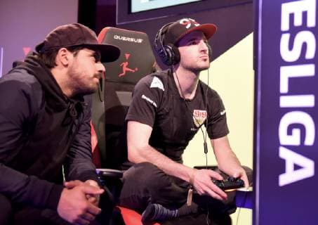 12.05.2019, xlakx, Esports VBL, Grand Final - in Berlin 2019 emspor, v.l.Erhan DrErhano Kayman, E-Sportler, steht beim «Grand Final» der Virtual Bundesliga (VBL) im Westhafen Event & Convention Center. Die 24 besten Spieler Deutschlands kämpfen aufgeteilt in vier Gruppen auf Xbox und Playstation um den Titel. (DFL DFB REGULATIONS PROHIBIT ANY USE OF PHOTOGRAPHS as IMAGE SEQUENCES and or QUASI-VIDEO) Berlin *** 12 05 2019 xlakx Esports VBL Grand Final in Berlin 2019 emspor v l Erhan DrErhano Kayman E Athlete is at the Grand Final of the Virtual Bundesliga VBL at the Westhafen Event Convention Center The 24 best players in Germany will fight in four groups on Xbox and Playstation for the title DFL DFB REGULATIONS PROHIBIT ANY USE OF PHOTOGRAPHS as IMAGE SEQUENCES and or QUASI VIDEO Berlin