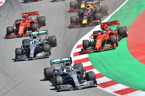 12 05 2019 xekx FIA Formula 1 Grand Prix of Spain 2019 race emspor Start to race Lewis Hamilton Mercedes AMG Petronas ahead of Valtteri Bottas Mercedes AMG Petronas and Sebastian Vettel Ferrari outside DFL DFB REGULATIONS PROHIBIT ANY USE OF PHOTOGRAPHS as IMAGE SEQUENCES and or QUASI VIDEO Barcelona eel-fotografie Eberhard Krieger
