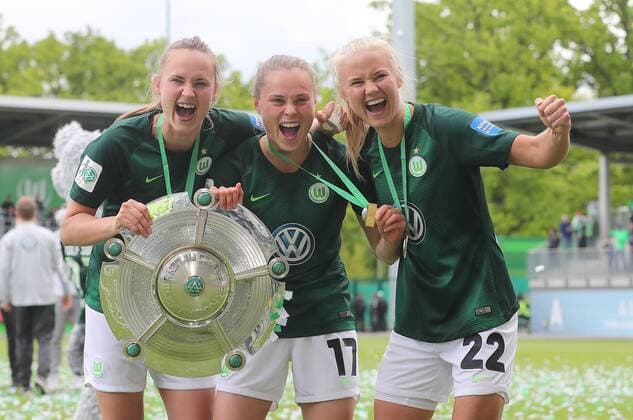 v l Caroline Graham Hansen VfL Wolfsburg Ewa Pajor VfL Wolfsburg Pernille Harder VfL Wolfsburg DFL regulations prohibit an use of photographs as image sequences and or quasi video In accordance with the requirements of the DFL Deutsche Fussball Liga, it is forbidden to exploit or have exploited photographs taken in the stadium and or by the match in the form of sequence images and or video-like photo sequences