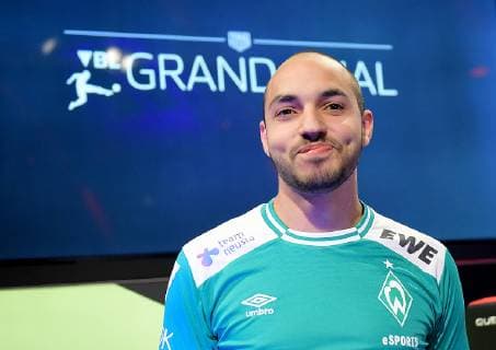 12.05.2019, xlakx, Esports VBL, Grand Final - in Berlin 2019 emspor, v.l.Mohammed MoAuba Harkous, E-Sportler, steht beim Grand Final der Virtual Bundesliga (VBL) im Westhafen Event & Convention Center. Die 24 besten Spieler Deutschlands kämpfen aufgeteilt in vier Gruppen auf Xbox und Playstation um den Titel. (DFL DFB REGULATIONS PROHIBIT ANY USE OF PHOTOGRAPHS as IMAGE SEQUENCES and or QUASI-VIDEO) Berlin *** 12 05 2019 xlakx Esports VBL Grand Final in Berlin 2019 emspor v l Mohammed MoAuba Harkous E Athlete is at the Grand Final of the Virtual Bundesliga VBL at the Westhafen Event Convention Center The 24 best players in Germany will fight in four groups on Xbox and Playstation for the title DFL DFB REGULATIONS PROHIBIT ANY USE OF PHOTOGRAPHS as IMAGE SEQUENCES and or QUASI VIDEO Berlin