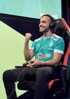 12.05.2019, xlakx, Esports VBL, Grand Final - in Berlin 2019 emspor, v.l.Mohammed MoAuba Harkous, E-Sportler, steht beim Grand Final der Virtual Bundesliga (VBL) im Westhafen Event & Convention Center. Die 24 besten Spieler Deutschlands kämpfen aufgeteilt in vier Gruppen auf Xbox und Playstation um den Titel. (DFL DFB REGULATIONS PROHIBIT ANY USE OF PHOTOGRAPHS as IMAGE SEQUENCES and or QUASI-VIDEO) Berlin *** 12 05 2019 xlakx Esports VBL Grand Final in Berlin 2019 emspor v l Mohammed MoAuba Harkous E Athlete is at the Grand Final of the Virtual Bundesliga VBL at the Westhafen Event Convention Center The 24 best players in Germany will fight in four groups on Xbox and Playstation for the title DFL DFB REGULATIONS PROHIBIT ANY USE OF PHOTOGRAPHS as IMAGE SEQUENCES and or QUASI VIDEO Berlin
