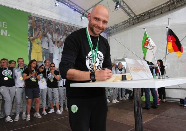 Wolfsburg vs Potsdam 1 BL Women Wolfsburg Germany 12 05 2019 FOOTBALL VfL Wolfsburg vs 1 FFC Turbine Potsdam 1 Allianz Bundesliga Womens Season 2018 19 VfL Wolfsburg Women are German Champion 2019 Champion and Cup Feast Entry in the Golden Book Head Coach Stephan Lerch VfL Wolfsburg Wolfsburg Wolfsburg