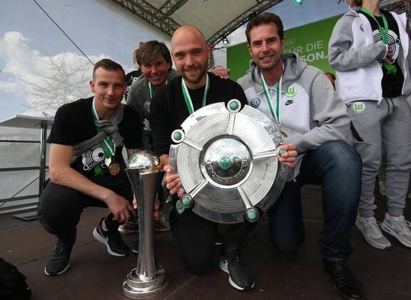 Wolfsburg vs. Potsdam 1 BL Women Wolfsburg Germany 12 05 2019 FOOTBALL VfL Wolfsburg vs. 1 FFC Turbine Potsdam 1 Allianz Bundesliga Womens Season 2018 19 VfL Wolfsburg Women are German Champions 2019 Champion and Cup Coach Stephan Lerch VfL Wolfsburg Co Coach Ariane Hingst VfL Wolfsburg Coach Stephan Lerch VfL Wolfsburg Director of Sports Ralf Kellermann VfL Wolfsburg with Cup Wolfsburg