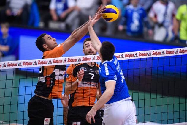 12 05 2019 ZF Arena Friedrichshafen Volleyball Bundesliga Men Men Men Play offs Final 5 Game VfB Friedrichshafen vs Berlin Recycling Volleys Block Benjamin Patch 13 Berlin Attack Michal Petras 14 Friedrichshafen