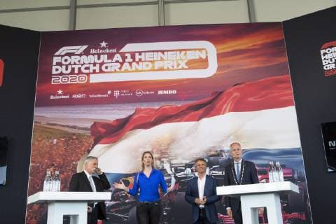 The following text was translated automatically 14-05-2019 Zandvoort, press conference, PK, Pressekonferenz Formula 1 Heineken Dutch Grand Prix 2020Sportief director Jan Lammers and Chase Carey of the Formula One Group, at the press conference of the signing of the Convention of the Grand Prix at Circuit Zandvoort. In the middle Helene Hendriks and the mayor of Zandvoort Niek Meijer (r) Photo and Copyright: Photo Leo Vogel Vocals VOF  Copyright: xHollandsexHoogtex xLeoxVogelzangx x89689231x