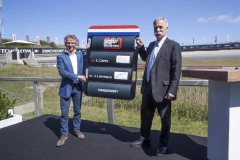 The following text was translated automatically 14-05-2019 Zandvoort, press conference, PK, Pressekonferenz Formula 1 Heineken Dutch Grand Prix 2020Sportief director Jan Lammers and Chase Carey of the Formula One Group, during the signing of the agreement of the Grand Prix at Circuit Zandvoort. Photo and Copyright: Photo Leo Bird Song VOF  Copyright: xHollandsexHoogtex xLeoxVogelzangx x89689006x