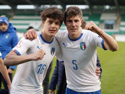 France v Italy UEFA EURO, EM, Europameisterschaft,Fussball U17, U 17 Championship Niccolo Squizzato and Lorenzo Moretti of Italy celebrate during the UEFA Euro U17 Championship match at Tallaght Stadium, Tallaght Content Not Available For UK Newspapers Copyright: xYannisxHalasx FIL-13263-0037