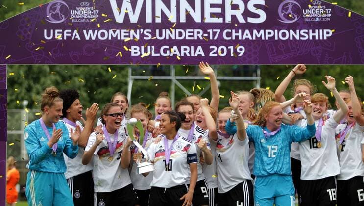 Sport Themen der Woche KW20 Sport Bilder des Tages 17.05.2019 Albena(Bulgaria) Netherlands-Germany UEFA U17, U 17 Under 17 final European Championship, EM, Europameisterschaft women s football Germany U17 team celebrate European champion title : 