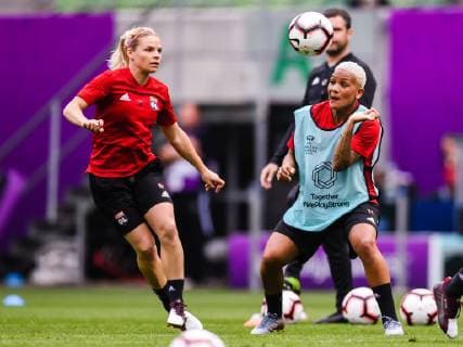 (L-R) Eugenie Le Sommer of Olympique Lyonnais women, Shanice van de Sanden of Olympique Lyonnais women during a training session prior to UEFA Women s Champions League final match between Olympique Lyonnais women v FC Barcelona, Barca women on May 17, 2018 at Ferencvaros Stadium in Budapest, Hungary UEFA Women s Champions League 2018 2019 xVIxVIxImagesx xGerritxvanxKeulenxIVx 14485674