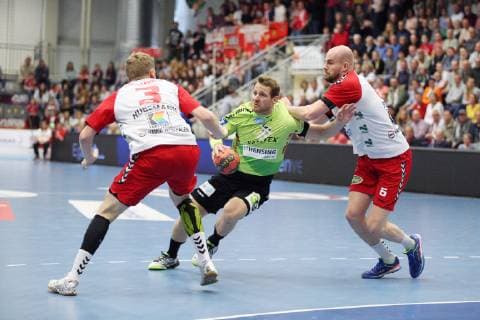 Merten Krings TV Emsdetten 4 vs. Fabian Huesmann ASV Hamm Westfalen 3 left and Markus Fuchs ASV Hamm Westfalen 6 right, ASV Hamm Westfalen vs. TV Emsdetten, Handball, 2 Bundesliga, 17 05 2019, ASV Hamm Westfalen vs. TV Emsdetten, Handball, 2 Bundesliga, 17 05 2019 Hamm Copyright: xEIBNER JanxStrohdiekx EP_JSK