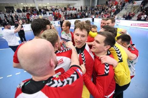 Victory celebration at ASV Hamm Westfalen, ASV Hamm Westfalen vs TV Emsdetten, Handball, 2 Bundesliga, 17 05 2019, ASV Hamm Westfalen vs TV Emsdetten, Handball, 2 Bundesliga, 17 05 2019 Hamm Copyright: xEIBNER JanxStrohdiekx EP_JSK
