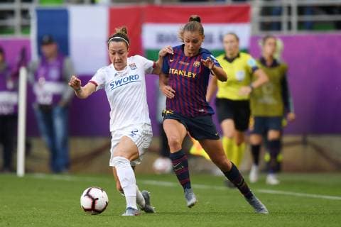 Fußball, Damen, CL Finale, Olympique Lyon - FC Barcelona (L-R) Lucy Bronze of Olympique Lyonnais women, Lieke Martens of FC Barcelona, Barca women during the UEFA Women s Champions League final match between Olympique Lyonnais women v FC Barcelona women on May 18, 2018 at Ferencvaros Stadium in Budapest, Hungary UEFA Women s Champions League 2018 2019 xVIxVIxImagesx xGerritxvanxKeulenxIVx 14495339
