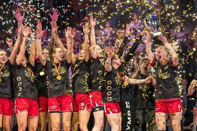 Sport Themen der Woche KW20 Sport Bilder des Tages Ludwigsburg, Deutschland 18. Mai 2019: HBF - 18 19 - SG BBM Bietigheim vs. Frisch Auf Goeppingen Deutscher Meister 2019, die Mannschaft von Bietigheim Ludwigsburg MHP Arena Baden-Württemberg Deutschland *** Ludwigsburg, Germany 18 May 2019 HBF 18 19 SG BBM Bietigheim vs Frisch Auf Goeppingen German Champion 2019, the team of Bietigheim Ludwigsburg MHP Arena Baden Württemberg Germany