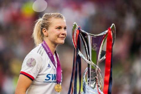 190518 Ada Hegerberg of Lyon celebrates with her gold medal and the trophy after the UEFA Women s Champions League final match between Lyon and Barcelona on May 18, 2019 in Budapest Photo Jon Olav Nesvold BILDBYRAN kod JE 160443,  Copyright: JONxOLAVxNESVOLD BB190518JE070