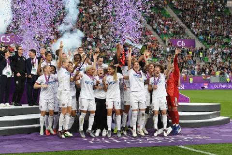 goalkeeper Lisa Weiss of Olympique Lyonnais women, goalkeeper Sarah Bouhaddi of Olympique Lyonnais women, goalkeeper Audrey Dupupet of Olympique Lyonnais women, Lucy Bronze of Olympique Lyonnais women, Wendie Renard of Olympiquue Lyonnais women, Selma Bacha of Olympique Lyonnais women, Kadeisha Buchanan of Olympique Lyonnais women Carolin Simon of Olympique Lyonnais women, Gridge M Bock Bathy of Olympique Lyonnais women, Saki Kumagai of Olympique Lyonnais women, Amandine Henry of Olympique Lyonnais women, Amel Majri of Olympique Lyonnais women, Isobel Christiansen of Olympique Lyonnais women, Dzenifer Marozsan of Olympique Lyonnais women, Eva Kouache of Olympique Lyonnais women, Jessica Fishlock of Olympique Lyonnais women, Eugenie Le Sommer of Olympique Lyonnais women, Shanice van de Sanden of Olympique Lyonnais women, Asda Hegerberg of Olympique Lyonnais women, Danielle Roux of Olympique Lyonnais women, Lorena Azzaro of Olympique Lyonnais women,Delphine Cascarino of Olympique Lyonnais women, Melvine Malard of Olympique Lyonnaisn women, coach Reynald Pedros of Olympique Lyonnais women with UEFA Womens Champions League trophy during the UEFA Women s Champions League final match between Olympique Lyonnais women v FC Barcelona, Barca women on May 18, 2018 at Ferencvaros Stadium in Budapest, Hungary UEFA Women s Champions League 2018 2019 xVIxVIxImagesx xGerritxvanxKeulenxIVx 14497469