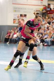Anika Niederwieser TuS Metzingen 14 vs. Gisa Klaunig HSG Blomberg Lippe 4 rear, HSG Blomberg Lippe vs. TuS Metzingen, Handball, 1 womens Bundesliga, 18 05 2019, HSG Blomberg Lippe vs. TuS Metzingen, 1 Bundesliga Women, 18 05 2019 Blomberg Copyright: xEIBNER JanxStrohdiekx EP_JSK