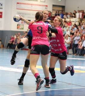 Gisa Klaunig HSG Blomberg Lippe 4 vs Patricia Kovacs TuS Metzingen 9 front and Tamara Haggerty TuS Metzingen 55 right , HSG Blomberg Lippe vs TuS Metzingen, Handball, 1 women Bundesliga, 18 05 2019, HSG Blomberg Lippe vs TuS Metzingen, 1 Bundesliga Women, 18 05 2019 Blomberg Copyright: xEIBNER JanxStrohdiekx EP_JSK