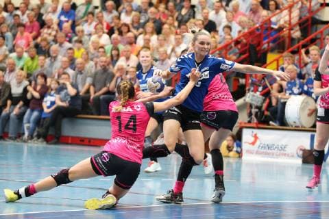 Silje Brons Petersen HSG Blomberg Lippe 23 against Jesse van de Polder TuS Metzingen 1 left and Monika Kobylinska TuS Metzingen 8 back, HSG Blomberg Lippe vs. TuS Metzingen, Handball, 1 women Bundesliga, 18 05 2019, HSG Blomberg Lippe vs. TuS Metzingen, 1 Bundesliga Women, 18 05 2019 Blomberg Copyright: xEIBNER JanxStrohdiekx EP_JSK