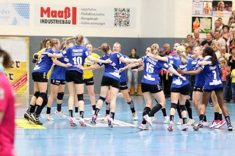 Victory celebrations at HSG Blomberg Lippe, HSG Blomberg Lippe vs. TuS Metzingen, Handball, 1 Womens Bundesliga, 18 05 2019, HSG Blomberg Lippe vs. TuS Metzingen, 1 Womens Bundesliga, 18 05 2019 Blomberg Copyright: xEIBNER JanxStrohdiekx EP_JSK