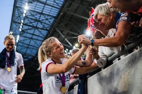 190518 Ada Hegerberg of Lyon celebrates with her family after the UEFA Women s Champions League final match between Lyon and Barcelona on May 18, 2019 in Budapest Photo Jon Olav Nesvold BILDBYRAN kod JE 160443,  Copyright: JONxOLAVxNESVOLD BB190518JE093