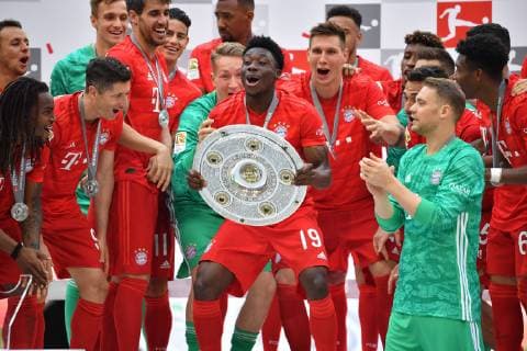 Alphonso DAVIES Bayern Muenchen , with championship bowl, bowl, jubilation, joy, enthusiasm, team photo, team, team photo award ceremony, soccer 1 Bundesliga, 34 game day, game day34, German Champion, FC Bayern Muenchen M Eintracht Frankfurt F 5 1,,on 18 05 2019 in Muenchen A L L I A N Z A R E N A, DFL REGULATIONS PROHIBIT ANY USE OF PHOTOGRAPHS AS IMAGE SEQUENCES AND OR QUASI VIDEO