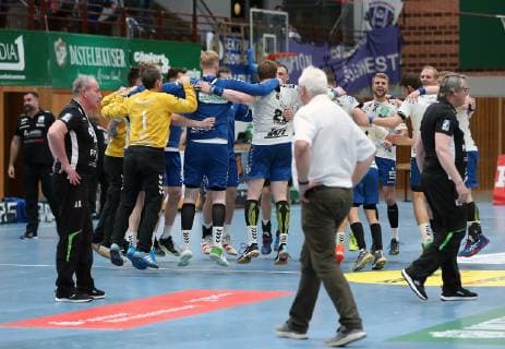 v left Players of the EHV Aue cheer the class retention, 18 05 2019, Würzburg, DKB 2 Handball Bundesliga, DJK Rimpar Wölfe EHV Aue xfskrx