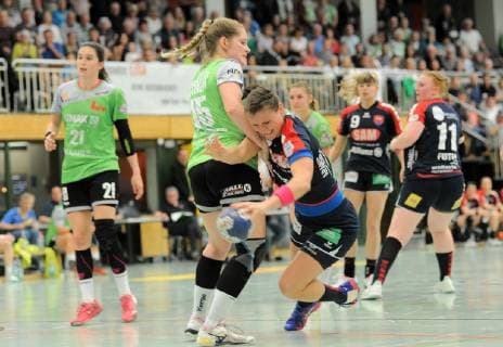 Lisa Gebhard SG H2Ku Herrenberg Kuties 19 against Jessica Schmeisser HSG Gedern Nidda 15 SG H2Ku Herrenberg, Handball, league game, 18 05 2019, photo TBaur Eibner SG H2Ku Herrenberg Kuties vs SG 09 Kirchhof Herrenberg Copyright: xToBaurx EibnerxPressefotox EP_TB