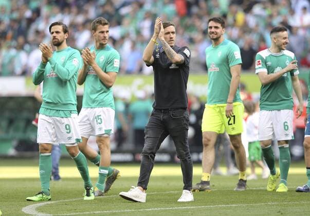 Foto : Max Kruse ( Werder ) nimmt Abschied von den Fans , Ehrenrunde nach Spielende Fussball 1. Bundesliga , letzter Spieltag am Sa. 18.05.2019 Werder Bremen - RB Leipzig 2 - 1 *** Photo Max Kruse Werder says goodbye to the fans , lap of honour after the end of the game Football 1 Bundesliga , last matchday on Sa 18 05 2019 Werder Bremen RB Leipzig 2 1