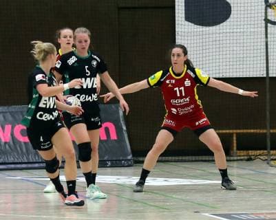 lsp 1 Handball Bundesliga Season 2018 2019 HSG Bensheim vs VfL Oldenburg 18 05 2019 Bensheim vs l Martha Logdanidou Bensheim in typical defensive position Action, single picture ba