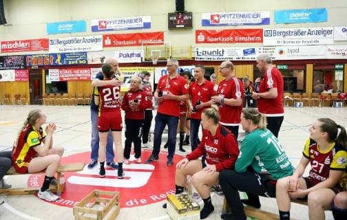 lsp 1 Handball Bundesliga Season 2018 2019 HSG Bensheim vs VfL Oldenburg 18 05 2019 Bensheim v l The team of the Flames thanks the support team Action, single picture ba