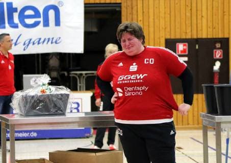 lsp 1 Handball Bundesliga Season 2018 2019 HSG Bensheim vs VfL Oldenburg 18 05 2019 Bensheim vs l Tearful farewell of co coach Ilka Fickinger Action, single picture ba