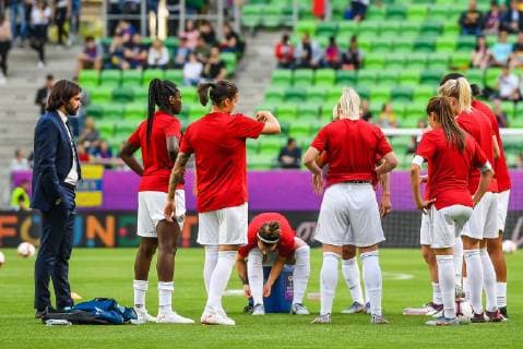 coach Reynald Pedros of Olympique Lyonnais women looks at his players during the warming up during the UEFA Women s Champions League final match between Olympique Lyonnais women v FC Barcelona, Barca women on May 18, 2018 at Ferencvaros Stadium in Budapest, Hungary UEFA Women s Champions League 2018 2019 xVIxVIxImagesx xGerritxvanxKeulenxIVx 14507691