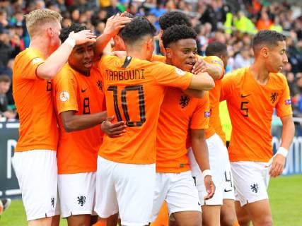 Netherlands v Italy UEFA EURO, EM, Europameisterschaft,Fussball U17, U 17 Championship Final Sontje Hansen of Netherlands celebrates with his team mates after scoring a goal during the UEFA Euro U17 Championship Final at Tallaght Stadium, Tallaght Content Not Available For UK Newspapers Copyright: xYannisxHalasx FIL-13275-0011