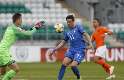 19th May 2019, Tallaght Stadium, Dublin, Ireland; UEFA Under 17 European Football Championships Final, Netherlands versus Italy; Nicol& xf2; Cudrig of Italy makes a run towards the goal but stopped by the Netherlands keeper  ActionPlus12136164 PeterxFitzpatrick