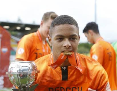 19th May 2019, Tallaght Stadium, Dublin, Ireland; UEFA Under 17 European Football Championships Final, Netherlands versus Italy; The Netherlands team celebrate their victory  ActionPlus12136304 PeterxFitzpatrick