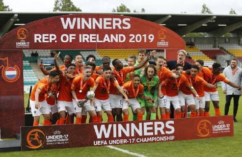 19th May 2019, Tallaght Stadium, Dublin, Ireland; UEFA Under 17 European Football Championships Final, Netherlands versus Italy; The Netherlands team celebrate their victory  ActionPlus12136321 PeterxFitzpatrick